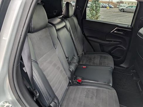 Used 2024 Mitsubishi Outlander SE image 15