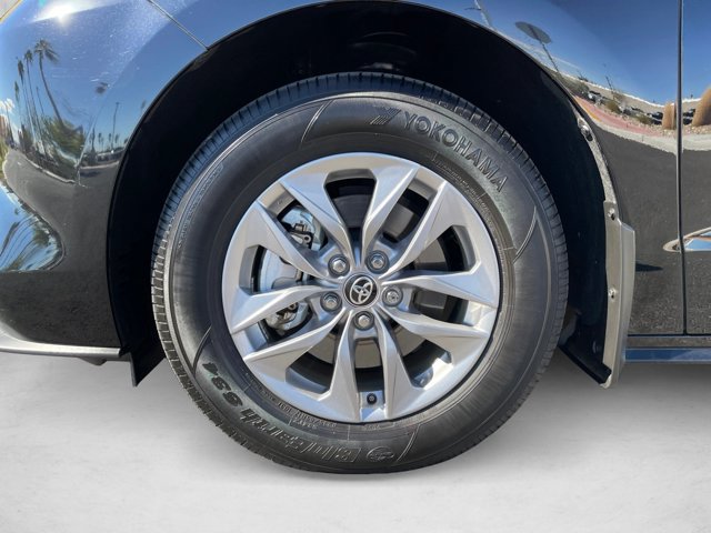 Used 2026 Toyota Sienna LE FWD image 24