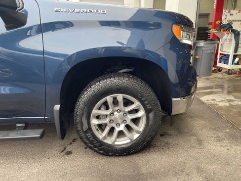 Used 2022 Chevrolet Silverado 1500 LT AWD/4WD image 9
