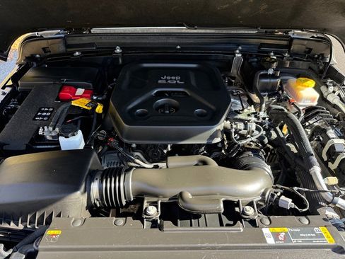 Used 2022 Jeep Wrangler Unlimited Sahara w/ Cold Weather Group image 9