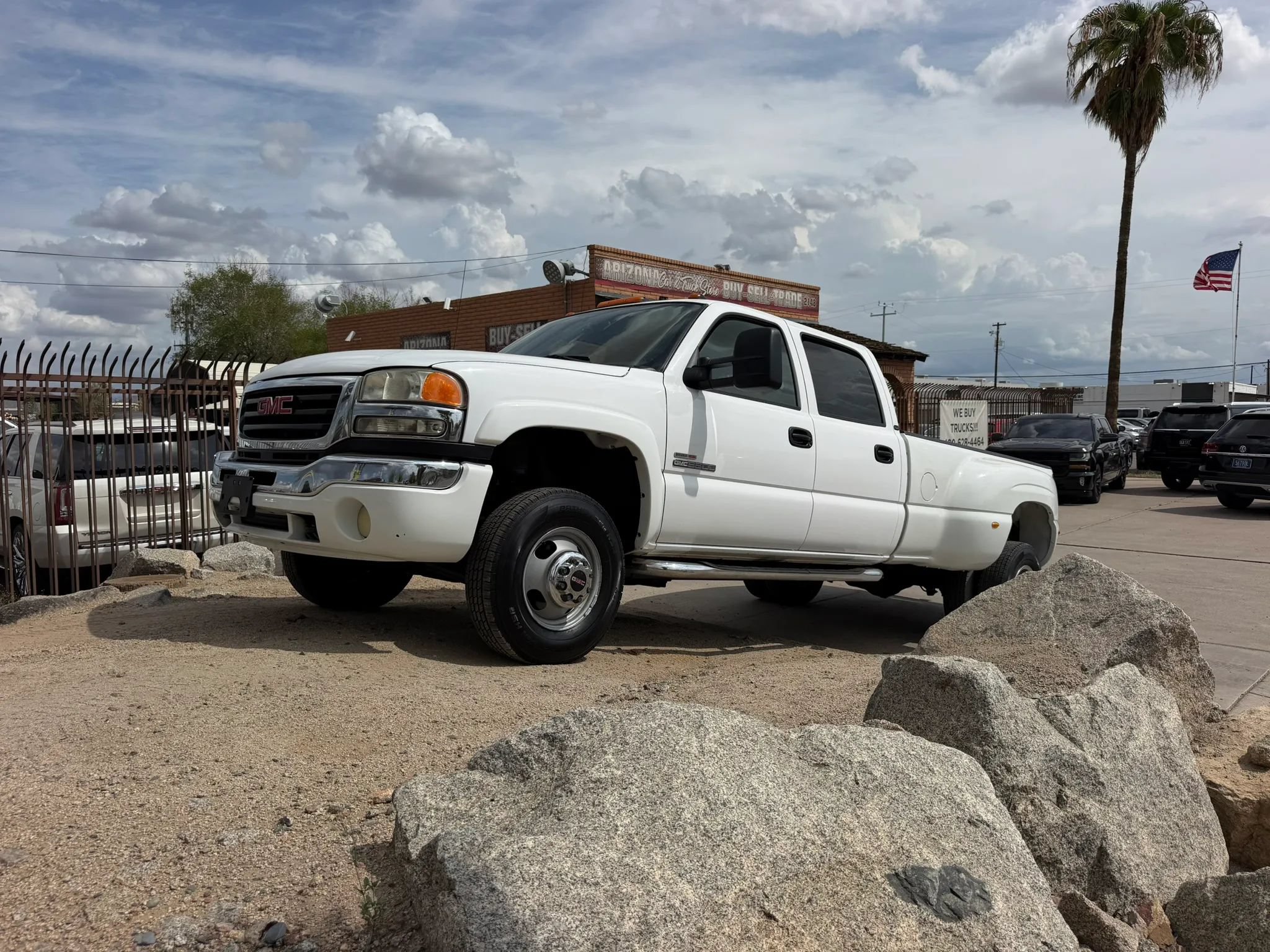 Used 2004 GMC Sierra 3500 SLE w/ Heavy-Duty Power Package AWD/4WD image 2