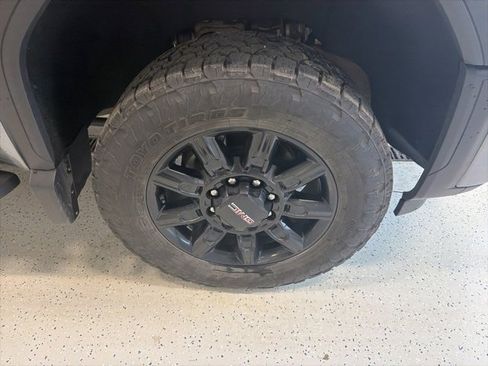 Used 2024 GMC Sierra 2500 AT4 image 14