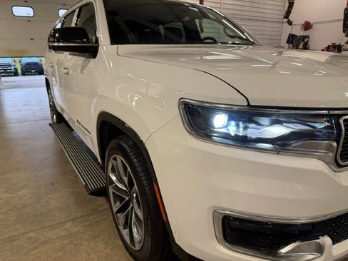 Certified 2024 Jeep Wagoneer L Series III w/ Premium Group I AWD/4WD image 3