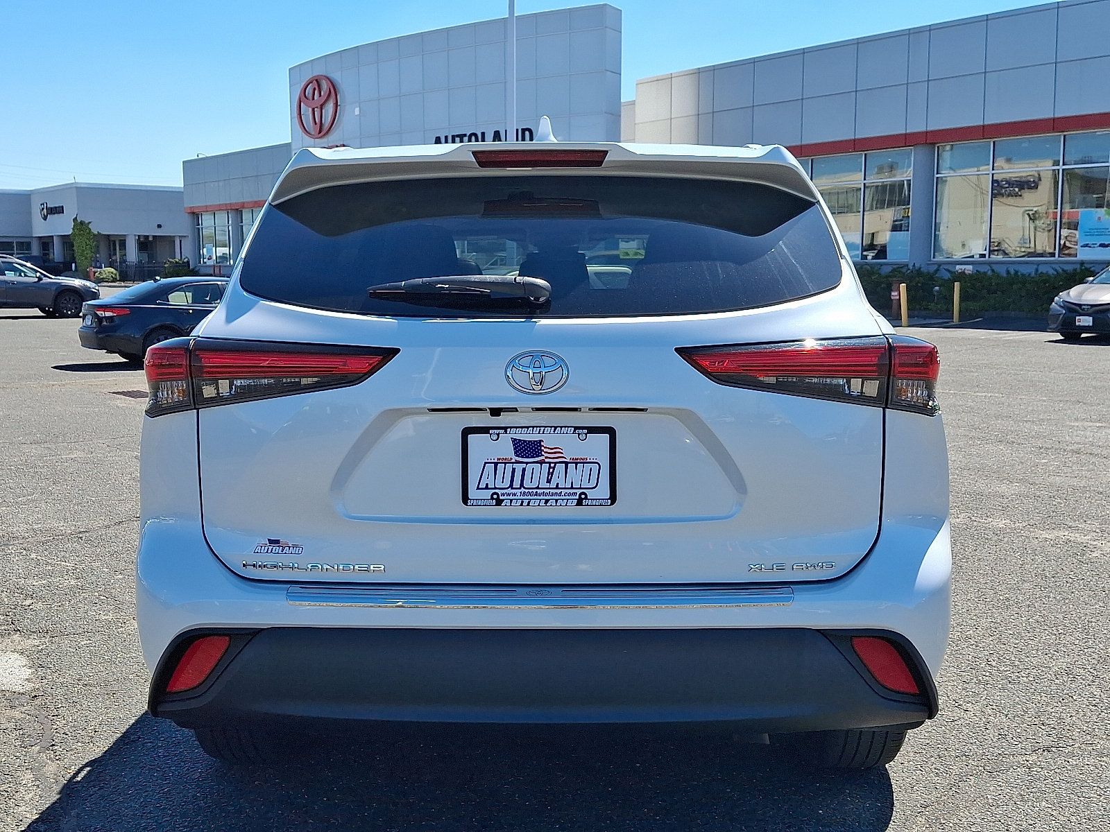Used 2023 Toyota Highlander XLE w/ Protection Package #3 (TMS) AWD/4WD image 6