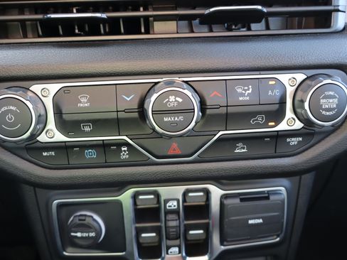 Used 2025 Jeep Wrangler Unlimited Sport S 4xe AWD/4WD image 21