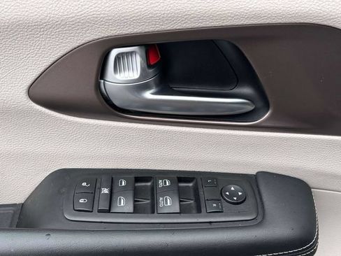 Used 2024 Chrysler Voyager LX FWD image 9