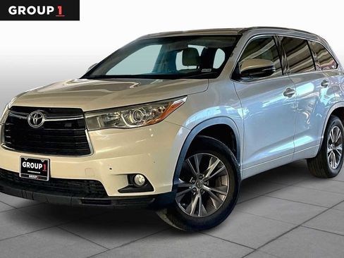 Used 2014 Toyota Highlander XLE image 1