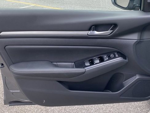 New 2025 Nissan Altima 2.5 SL image 12