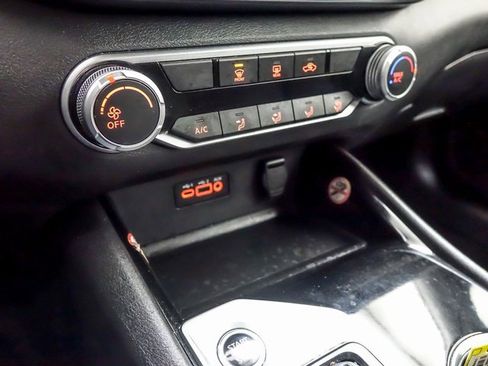 Used 2024 Nissan Altima 2.5 SV image 18