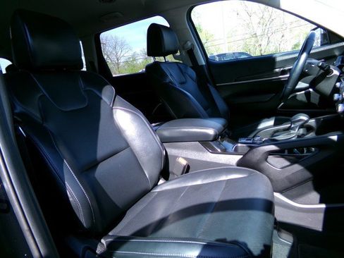 Used 2024 Kia Telluride LX image 11