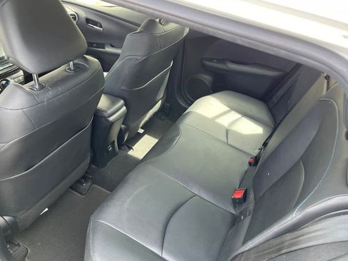 Used 2016 Toyota Prius Three Touring FWD image 10