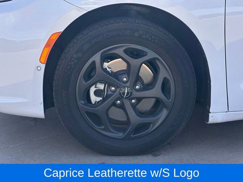 Used 2024 Chrysler Pacifica Select image 11