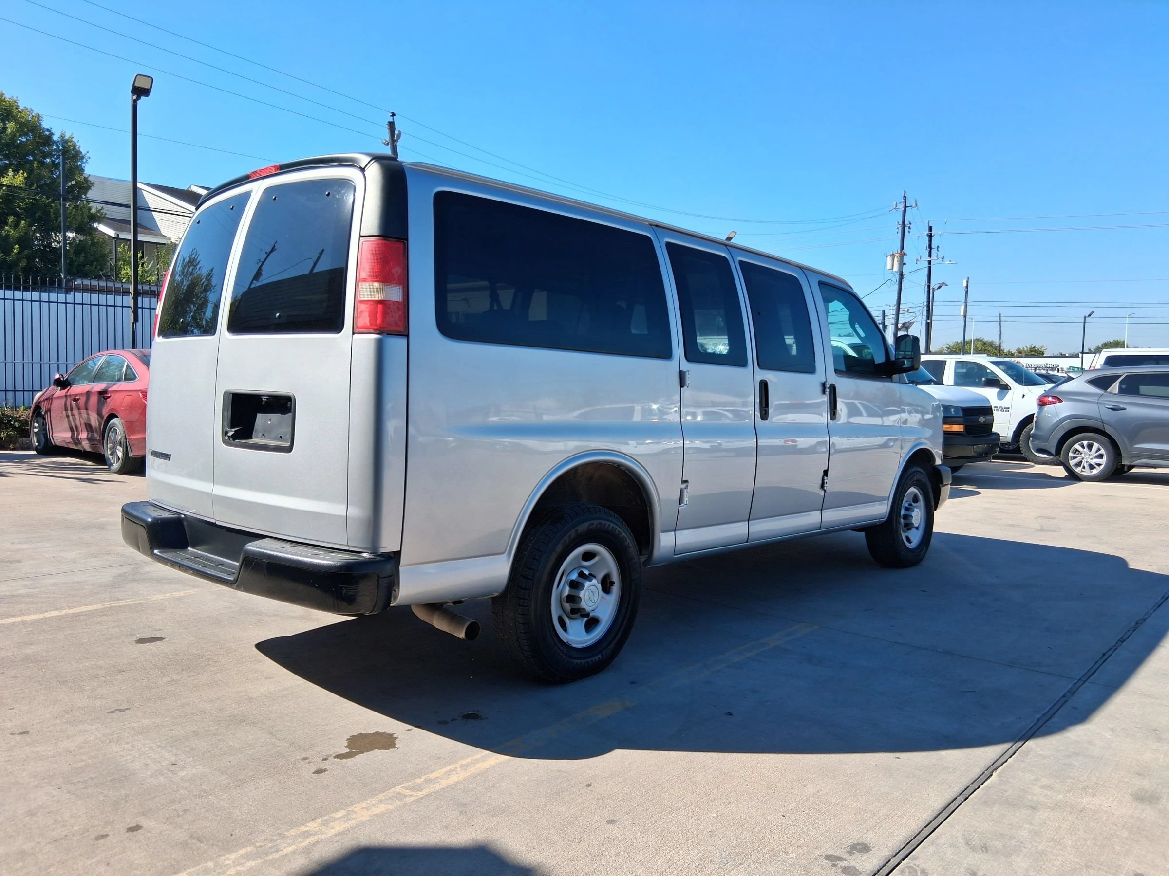 Used 2017 Chevrolet Express 2500 LS RWD image 9