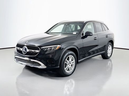 Used 2025 Mercedes-Benz GLC 300 image 3