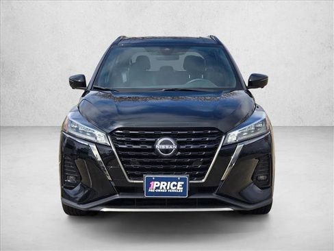 Used 2024 Nissan Kicks SR image 2