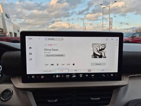 Used 2025 Ford Explorer Active w/ Active Comfort Package image 34