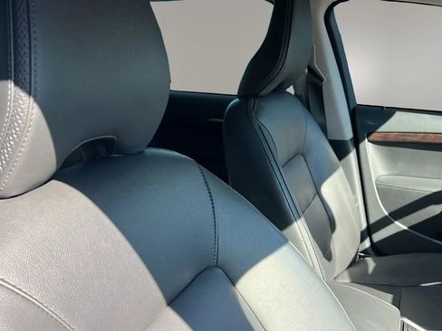 Used 2016 Volvo XC70 T5 Premier w/ Proximity Package image 15