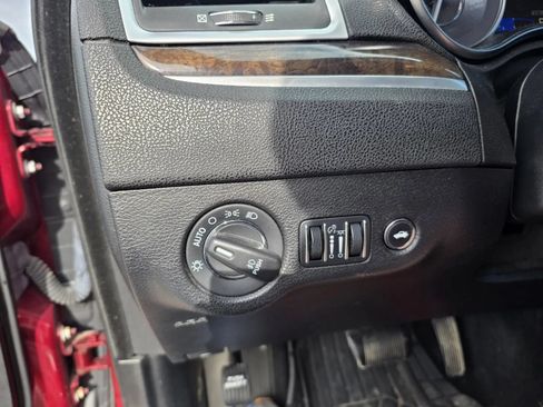 Used 2019 Chrysler 300 Limited AWD/4WD image 23