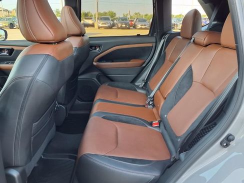 Certified 2025 Subaru Forester Touring AWD/4WD image 8