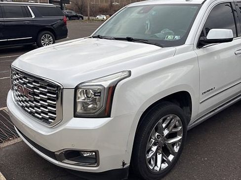 Used 2020 GMC Yukon Denali w/ Denali Premium Package image 6