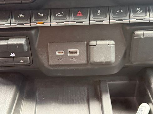Used 2022 GMC Sierra 1500 AT4 w/ AT4 Premium Package AWD/4WD image 29