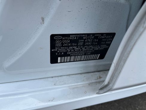 Used 2025 Genesis G70 2.5T image 29