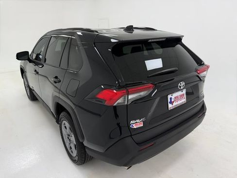 Used 2025 Toyota RAV4 XLE AWD/4WD image 38