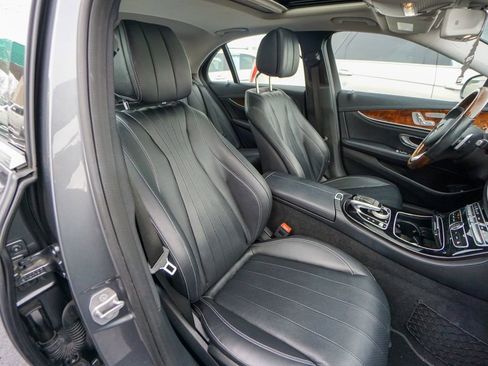 Used 2017 Mercedes-Benz E 300 4MATIC image 27