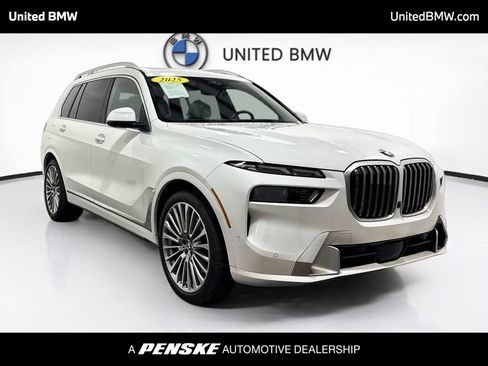 Used 2025 BMW X7 xDrive40i w/ Parking Assistance Package AWD/4WD image 3