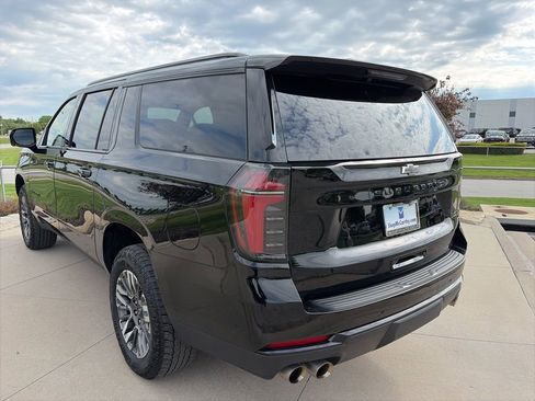 Used 2025 Chevrolet Suburban Z71 AWD/4WD image 17