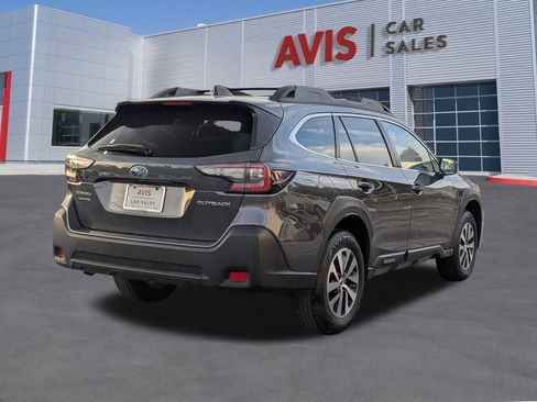 Used 2025 Subaru Outback Premium image 6
