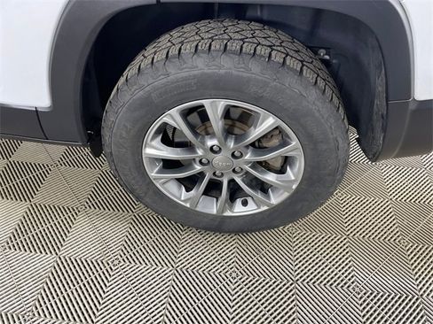 Used 2019 Jeep Cherokee Latitude Plus w/ Comfort/Convenience Group image 21