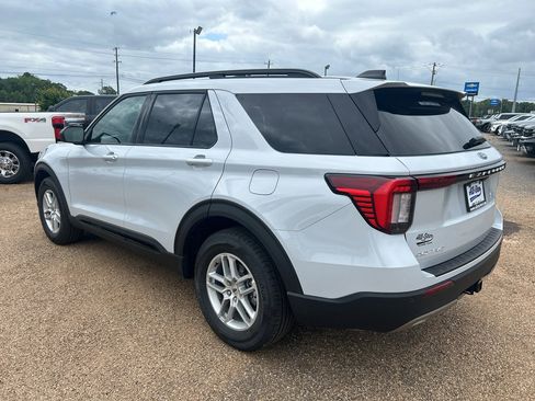 New 2026 Ford Explorer Active RWD image 2
