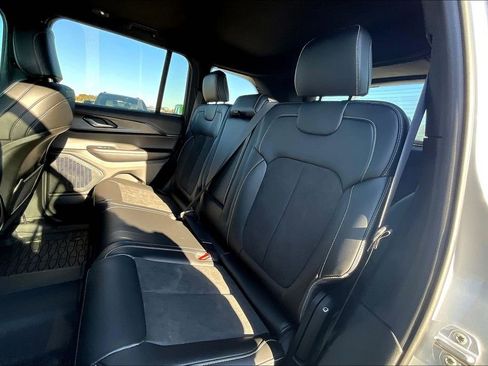 New 2025 Jeep Grand Cherokee Altitude image 26