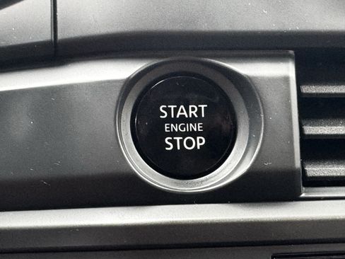 Used 2025 Nissan Pathfinder S FWD image 22