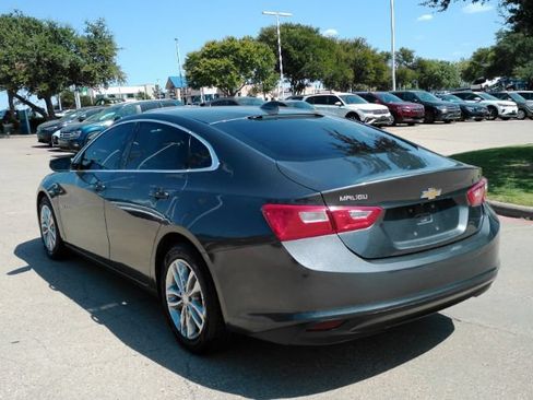 Used 2018 Chevrolet Malibu LT w/ Leather Package FWD image 9