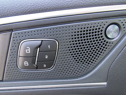 Used 2024 Ford Edge Titanium w/ Titanium Elite Package image 12