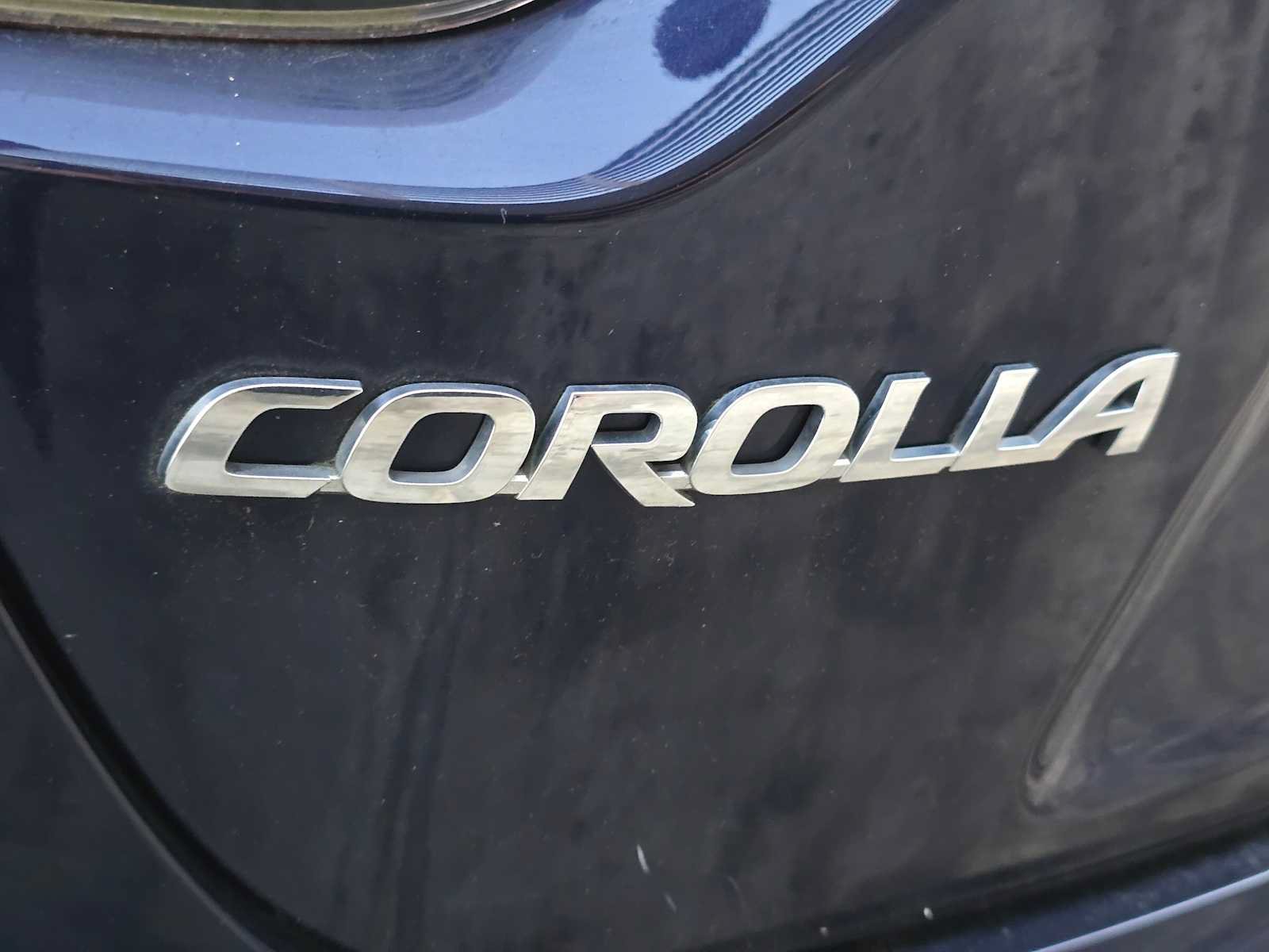 Used 2023 Toyota Corolla SE w/ SE Premium Package FWD image 4