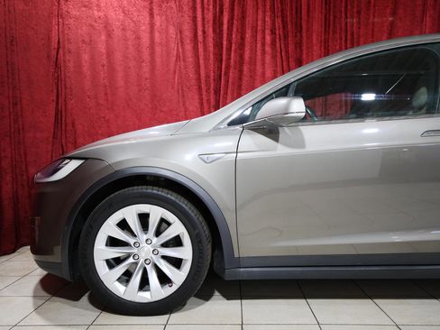 Used 2016 Tesla Model X 90D AWD/4WD image 5