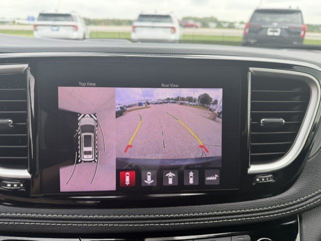 Used 2025 Chrysler Pacifica Select FWD image 22