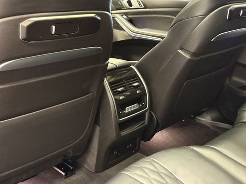 Used 2025 BMW X7 M60i image 24