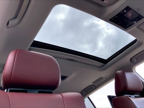 Used 2016 Lexus LX 570 4WD w/ Luxury Package image 14