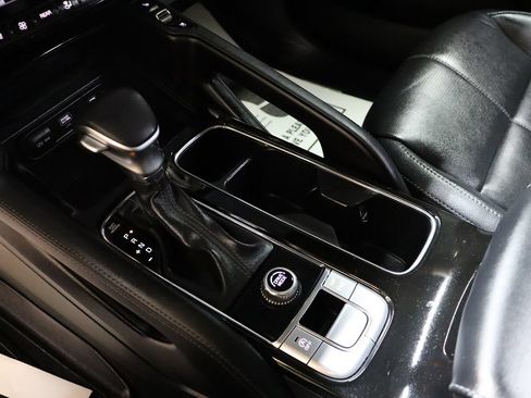 Used 2024 Kia Telluride EX w/ EX Captain's Chair Package FWD image 45