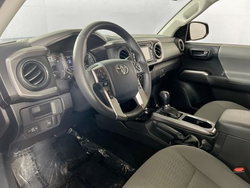 Used 2018 Toyota Tacoma SR5 AWD/4WD image 9