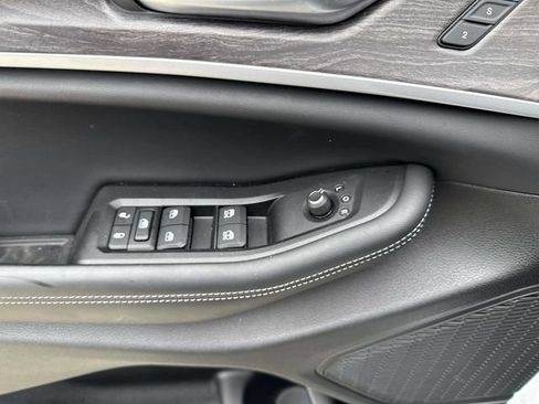 Used 2025 Jeep Grand Cherokee L Limited AWD/4WD image 26
