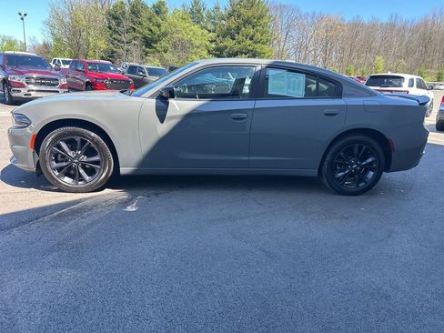 Used 2023 Dodge Charger SXT w/ Blacktop Package AWD/4WD image 3