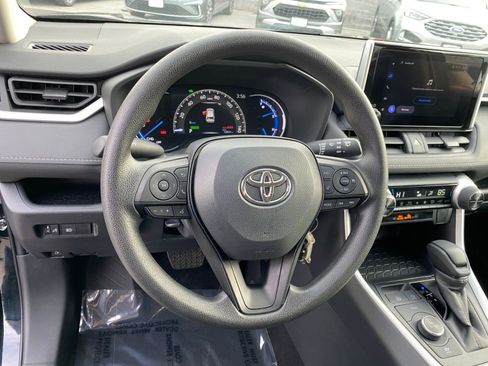 Used 2025 Toyota RAV4 LE image 28