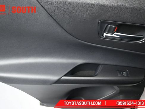 Used 2023 Toyota Venza LE AWD/4WD image 29