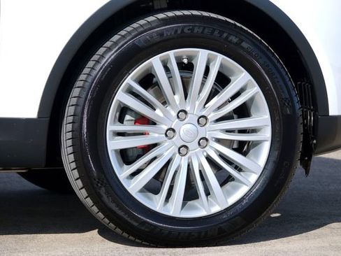 Used 2017 Land Rover Discovery HSE Luxury image 40