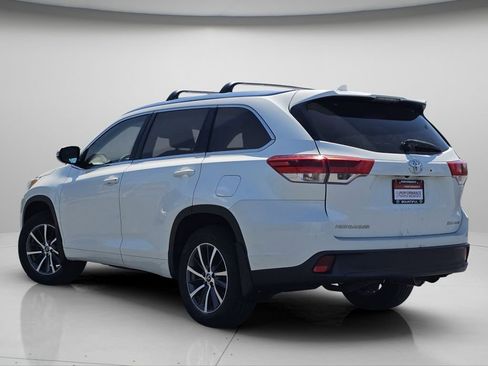Used 2017 Toyota Highlander XLE w/ Carpet Mat Package AWD/4WD image 22